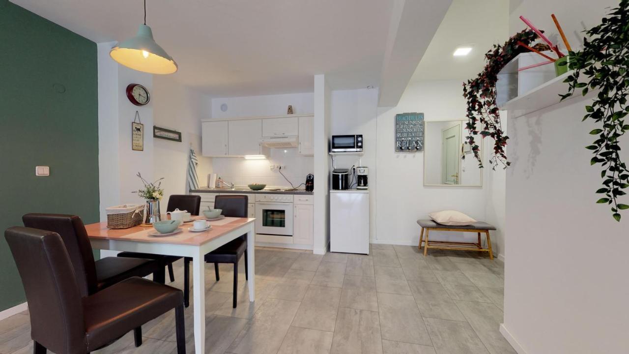 Mirta Deluxe Superior 5 Star Apartment, Your Piece Of Heaven By The Sea & Park, With Sea & Park View Новиград Экстерьер фото