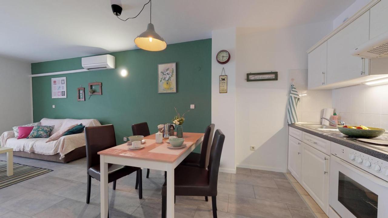 Mirta Deluxe Superior 5 Star Apartment, Your Piece Of Heaven By The Sea & Park, With Sea & Park View Новиград Экстерьер фото
