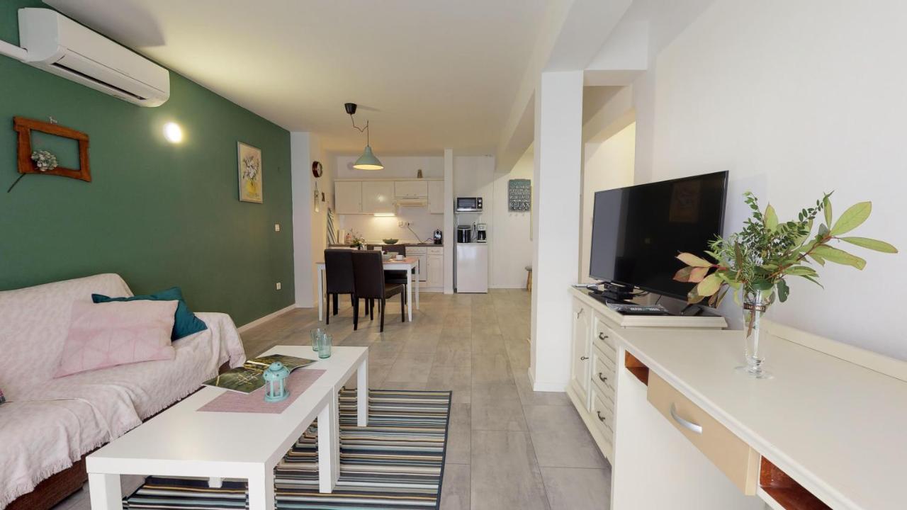 Mirta Deluxe Superior 5 Star Apartment, Your Piece Of Heaven By The Sea & Park, With Sea & Park View Новиград Экстерьер фото