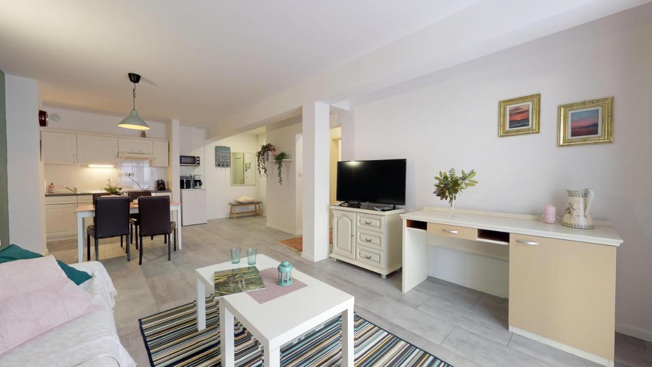 Mirta Deluxe Superior 5 Star Apartment, Your Piece Of Heaven By The Sea & Park, With Sea & Park View Новиград Экстерьер фото